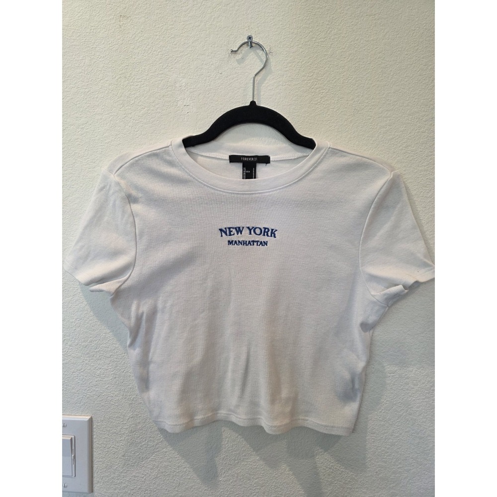 Y2K F21 White Baby‎ Tee Sz S New York Manhattan Spellout Cotton Blend Sporty